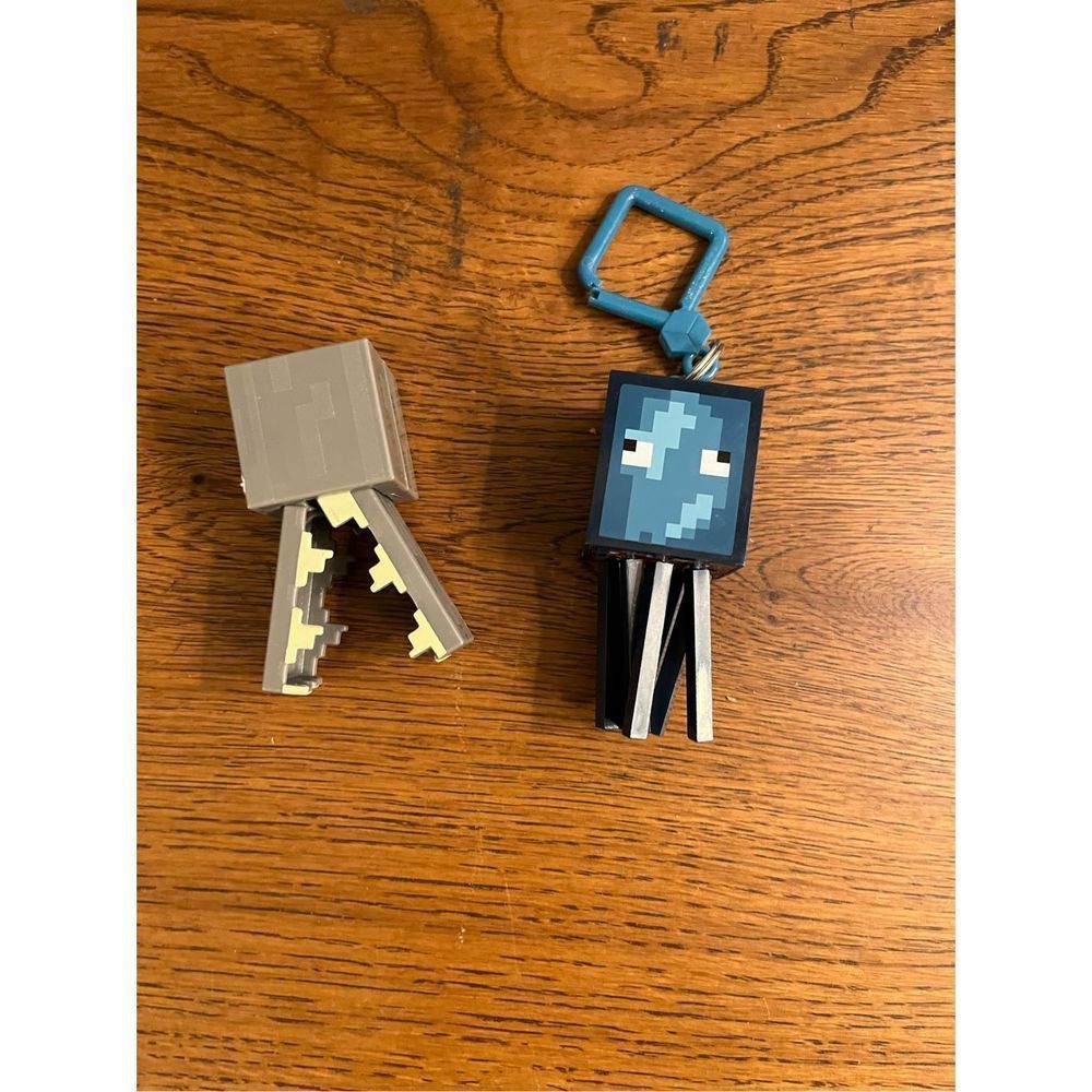 Minecraft hangers 2 squid figure 3”